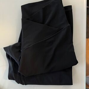 Aerie Black High-Waisted 3/4 Cropped Criss Cross Leggings